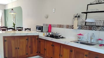 Hus, fjellutsikt | Eget kjøkken | Mikrobølgeovn, ovn, kokeplater og kjøkkenutstyr