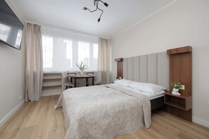 Iron/ironing board, WiFi, bed sheets - Stylish Studio in the Center | View of the Palace of Culture (Warszawa)