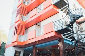 Outdoor pool - Vientiane Ruby Riverside Hotel & Hostel (Vientiane)