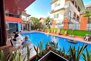 Outdoor pool - Vientiane Ruby Riverside Hotel & Hostel (Vientiane)