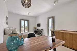 Majesty Suite | Living area | 43-inch Smart TV with digital channels - Aloft Suites Mykonos Island (Mykonos)