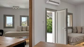 Superior suite, 1 slaapkamer, privébadkamer, uitzicht op zee | Woonruimte