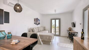 Superior suite, 1 slaapkamer, privébadkamer, uitzicht op zee | Woonruimte