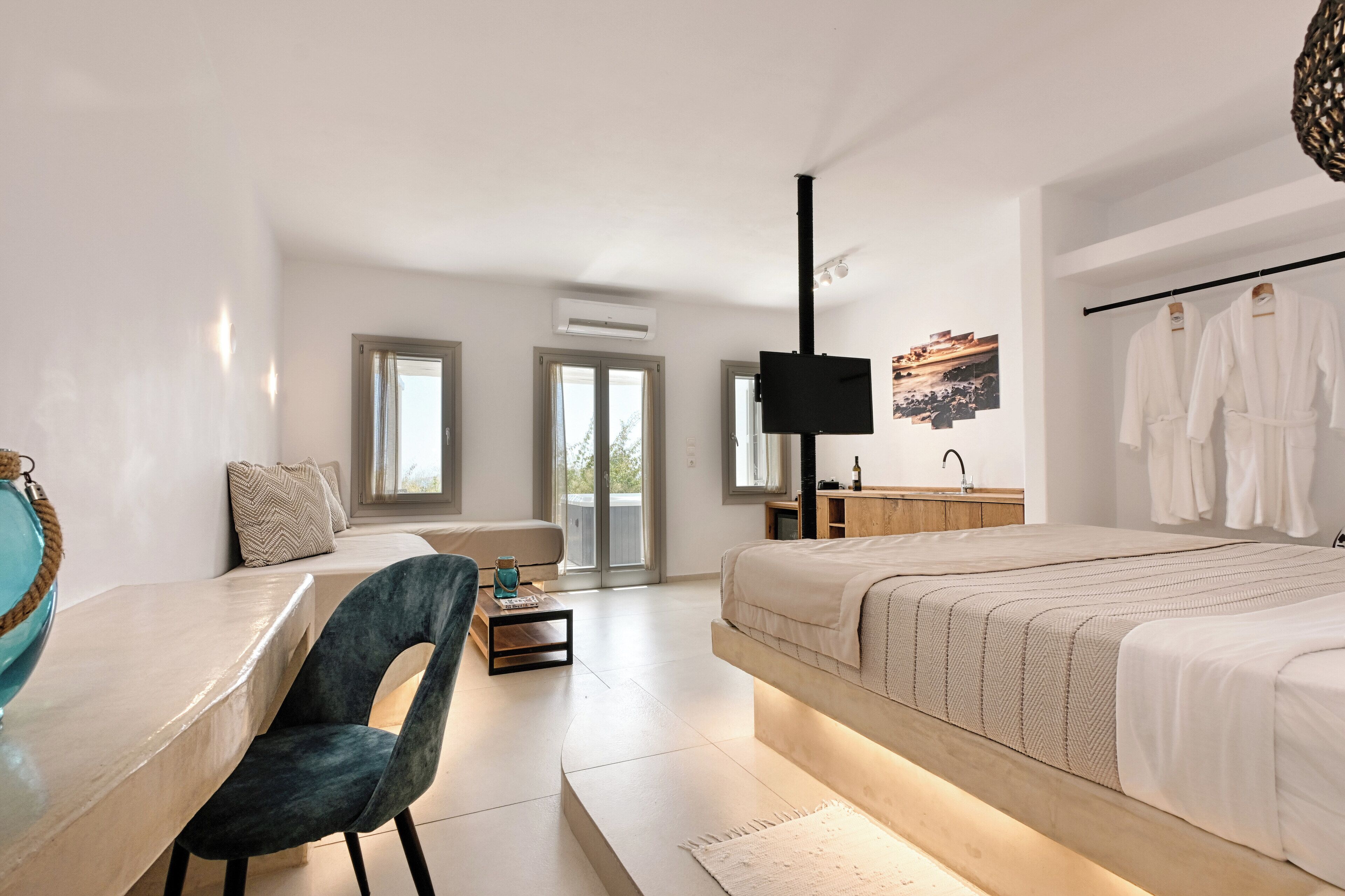 Superior Suite, Multiple Beds, Non Smoking, Air conditioning | In-room safe, desk, laptop workspace, blackout drapes