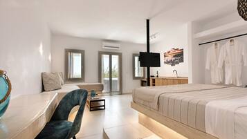 Superior Suite, Multiple Beds, Non Smoking, Air conditioning | In-room safe, desk, laptop workspace, blackout drapes