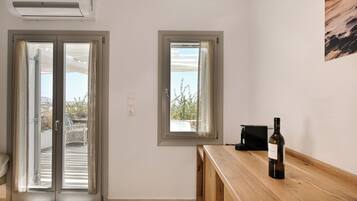 Superior-Suite, Mehrere Betten, Nichtraucher, Klimaanlage | Zimmersafe, Schreibtisch, laptopgeeigneter Arbeitsplatz