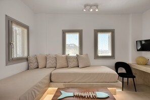 Superior suite, 1 slaapkamer, privébadkamer, uitzicht op zee | Woonruimte