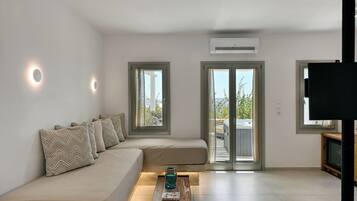 Superior-Suite, Mehrere Betten, Nichtraucher, Klimaanlage | Zimmersafe, Schreibtisch, laptopgeeigneter Arbeitsplatz