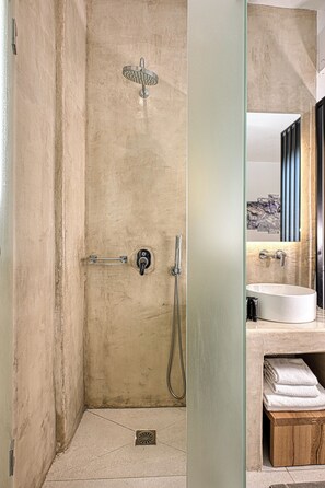 Dusche, Regendusche, kostenlose Toilettenartikel, Haartrockner