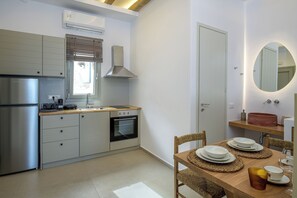 디럭스 스위트, 발코니, 바다 전망 | 책상, 암막 커튼, 방음 설비, 다리미/다리미판