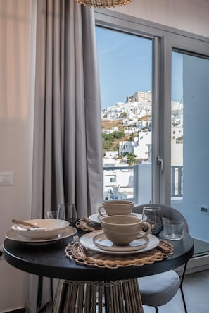 Comfort Room, Balcony, Ocean View | Living area | Smart TV - Vivere Luxury Suites (Astypalaia)