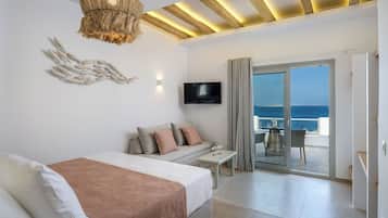 Habitación Deluxe, balcón, vistas al mar | Escritorio, cortinas opacas, sistema de insonorización