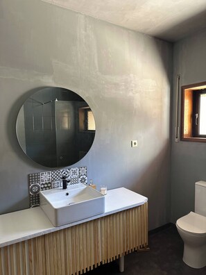 House, 2 Bedrooms, Accessible, Balcony | Bathroom