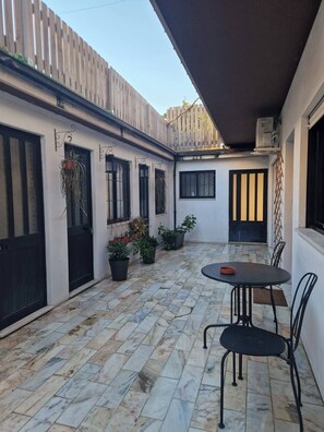 House, 2 Bedrooms, Accessible, Balcony | Outdoor dining