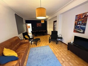 House, 2 Bedrooms, Accessible, Balcony | Living room - Ground Level House With Patio (Vila Nova de Gaia)