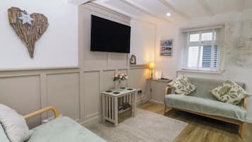 Cottage | Living area