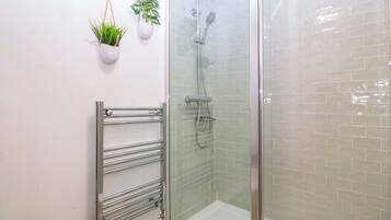 Cottage | Bathroom | Shower
