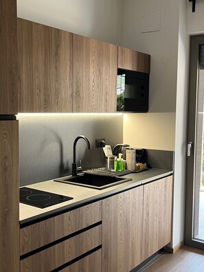 Two Bedroom apartment with 2 bathroom and balcony | Dapur pribadi | Mesin pencuci piring, mesin espresso, dan mesin pembuat kopi/teh