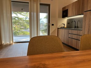 Two Bedroom apartment with 2 bathroom and balcony | 客廳 | 40 吋智能電視連有線電視頻道