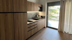 Two Bedroom apartment with 2 bathroom and balcony | 私人廚房 | 特濃咖啡機、咖啡機/沖茶器、洗碗機、電熱水壺