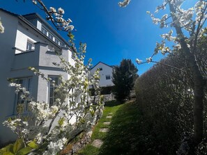 Property grounds - Cozy Apartment “Living Above Besigheim” with Mountain View and Wi-Fi (Besigheim)