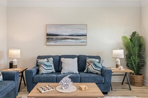 Casa, 3 habitaciones | Zona de estar | Una Smart TV