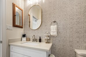 Casa, 3 habitaciones | Baño | Toallas y champú
