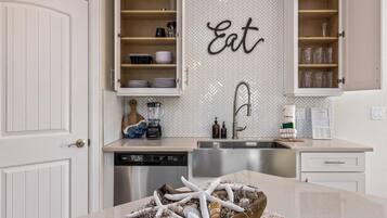 Huis, 3 slaapkamers | Privékeuken | Een koelkast, een oven, een koffiezetapparaat/waterkoker