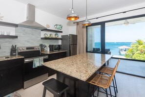 Private kitchen - Seahorse Escape-apartment #4 1 Bedroom Condo (Roatan)