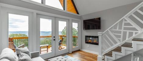 Smart TV, fireplace