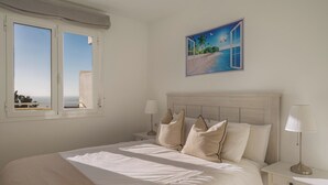 Tabla de planchar con plancha, wifi gratis y ropa de cama 