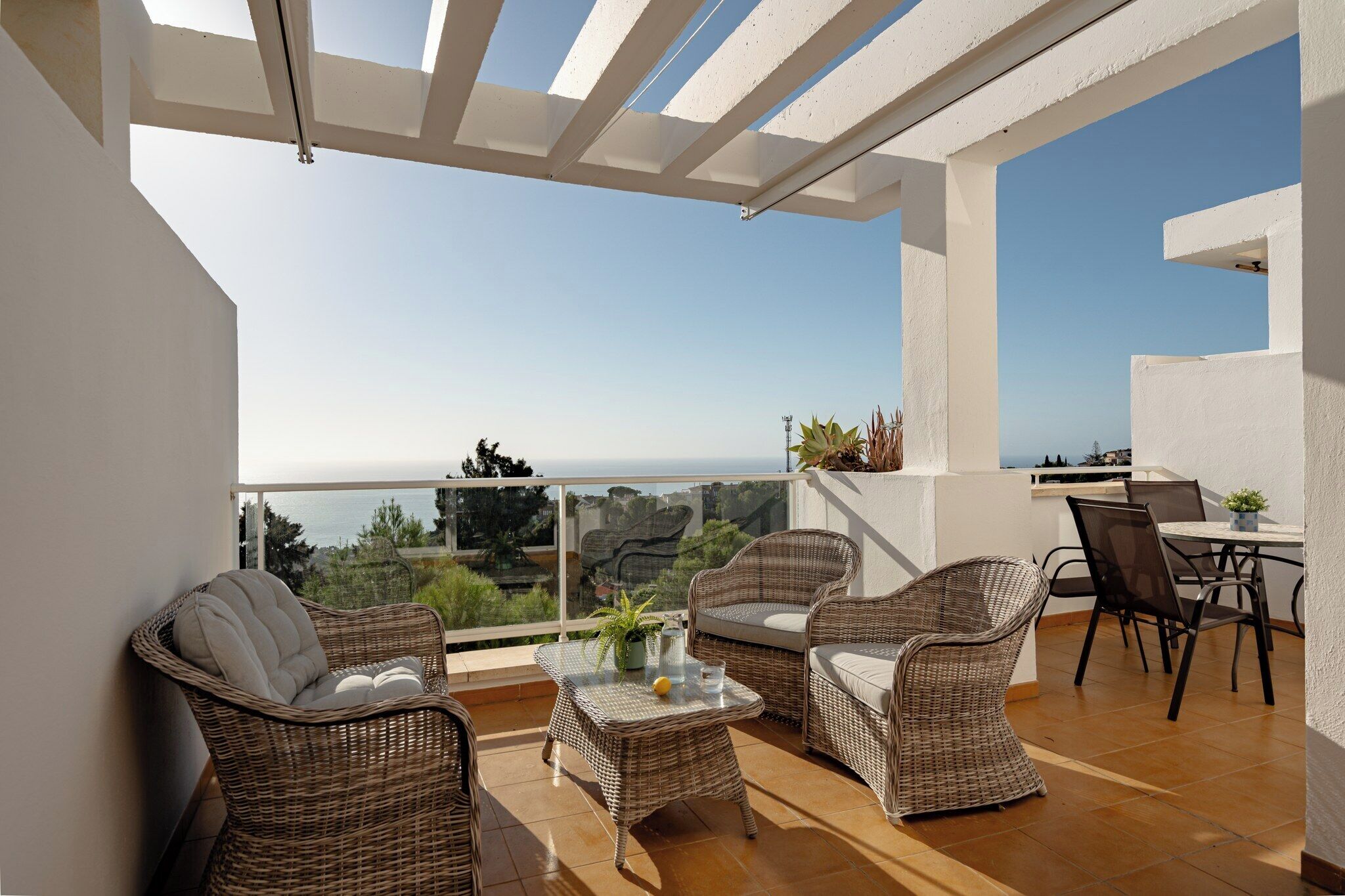 Apartamento superior, 2 quartos, vista para o oceano, de frente para a praia | Sacada