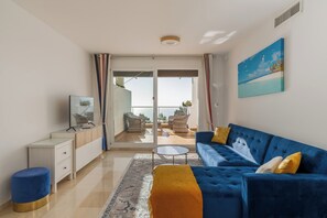 Apartamento superior, 2 quartos, vista para o oceano, de frente para a praia | Área de estar