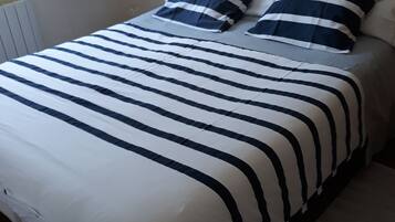 3 bedrooms, iron/ironing board, WiFi, bed sheets