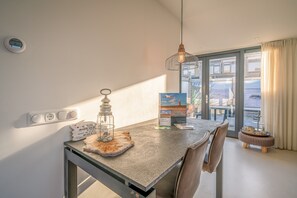 House | Dining - Charming 2-person Holiday Home on the Brink in De Koog (De Koog)