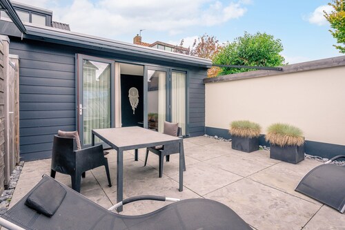 Charming 2-person Holiday Home on the Brink in De Koog