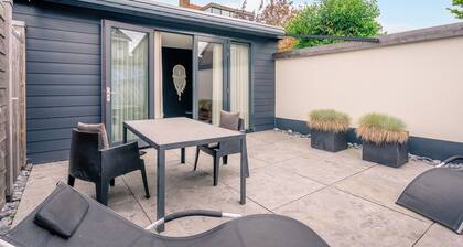 Charming 2-person Holiday Home on the Brink in De Koog