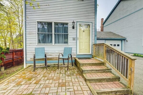 Exterior detail - Cozy, quiet townhome with A/C. In-town Bar Harbor. Walk to shops, restaurants! (Bar Harbor)