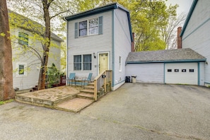 Exterior - Quiet corner in the heart of Bar Harbor. A few openings still left. Reserve now! (Bar Harbor)