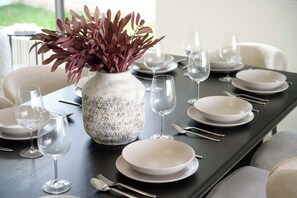 Dining - Premium Design Luxury Retreat With Golf Views (Gledswood Hills)