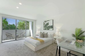 Interior - Premium Design Luxury Retreat With Golf Views (Gledswood Hills)