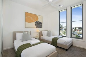Iron/ironing board, WiFi, bed sheets - Premium Design Luxury Retreat With Golf Views (Gledswood Hills)