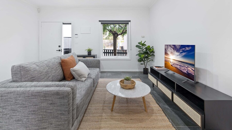 Sleek 2-bed Terrace Near Local Parks