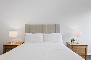 Apartment | 2 bedrooms, iron/ironing board, bed sheets - Sleek 2-bed Terrace Near Local Parks (Melbourne)