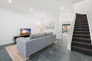 Living room - Sleek 2-bed Terrace Near Local Parks (Melbourne)