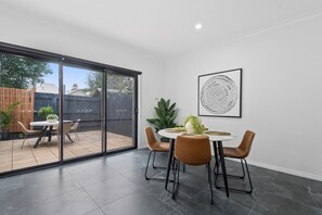 Apartment | Living room - Sleek 2-bed Terrace Near Local Parks (Melbourne)