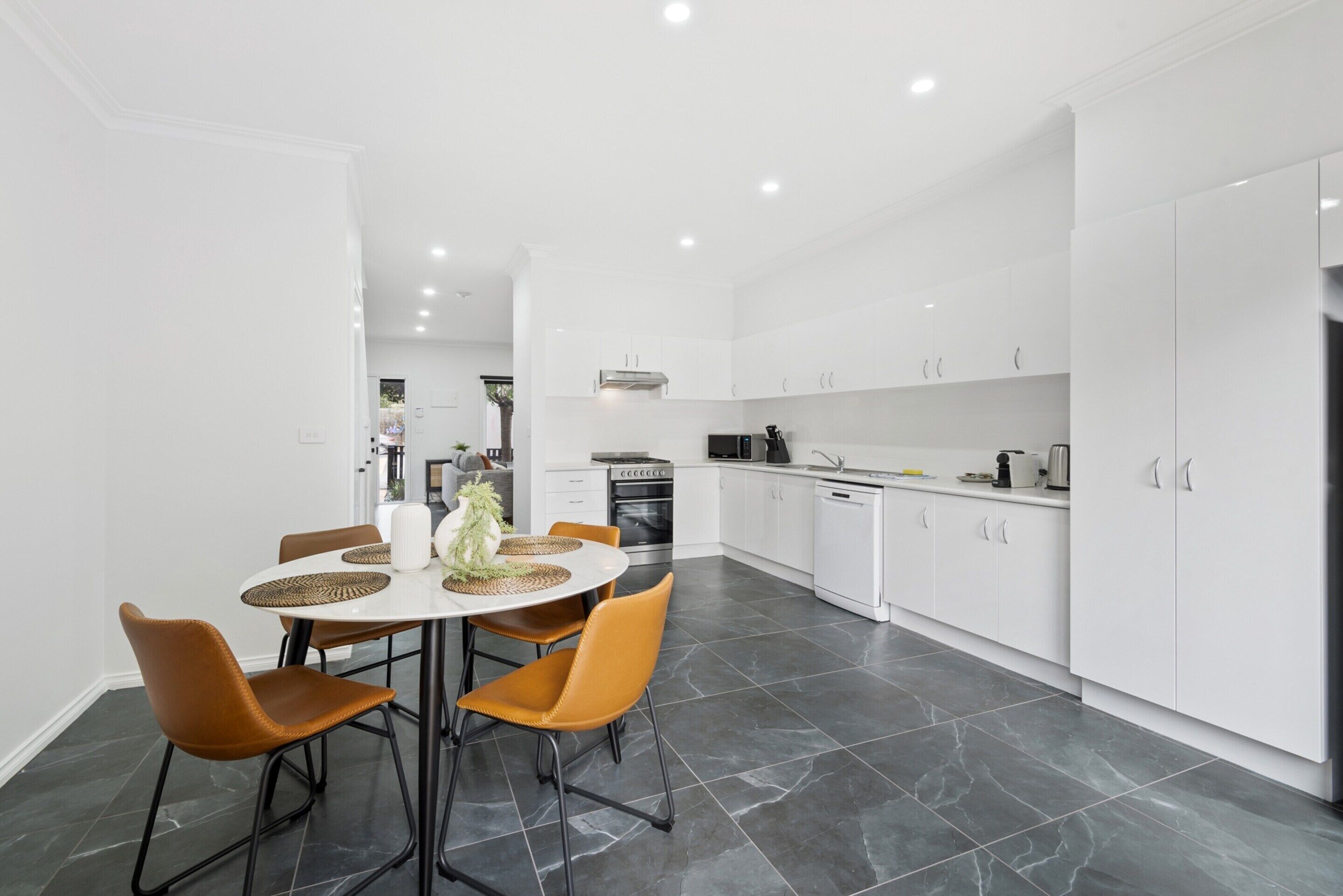 Apartment | Private kitchen | Cookware/dishes/utensils