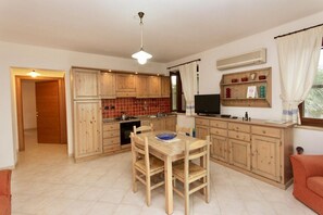 Interior - This elegant 40 sq m one bedroom apartment for two people, at ground floor.Comprises a living room with little kitchen, a double bedroom and bathroom with shower.A lovely private outdoor space, furnished with a table and chairs, offers a relaxing spot in (Alghero)