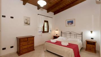 2 bedrooms, travel cot