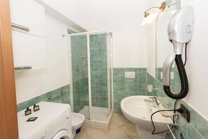 Doccia, bidet, asciugamani